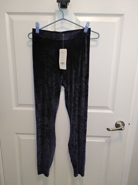 Fabletics Emma Velour Legging in Deep Navy